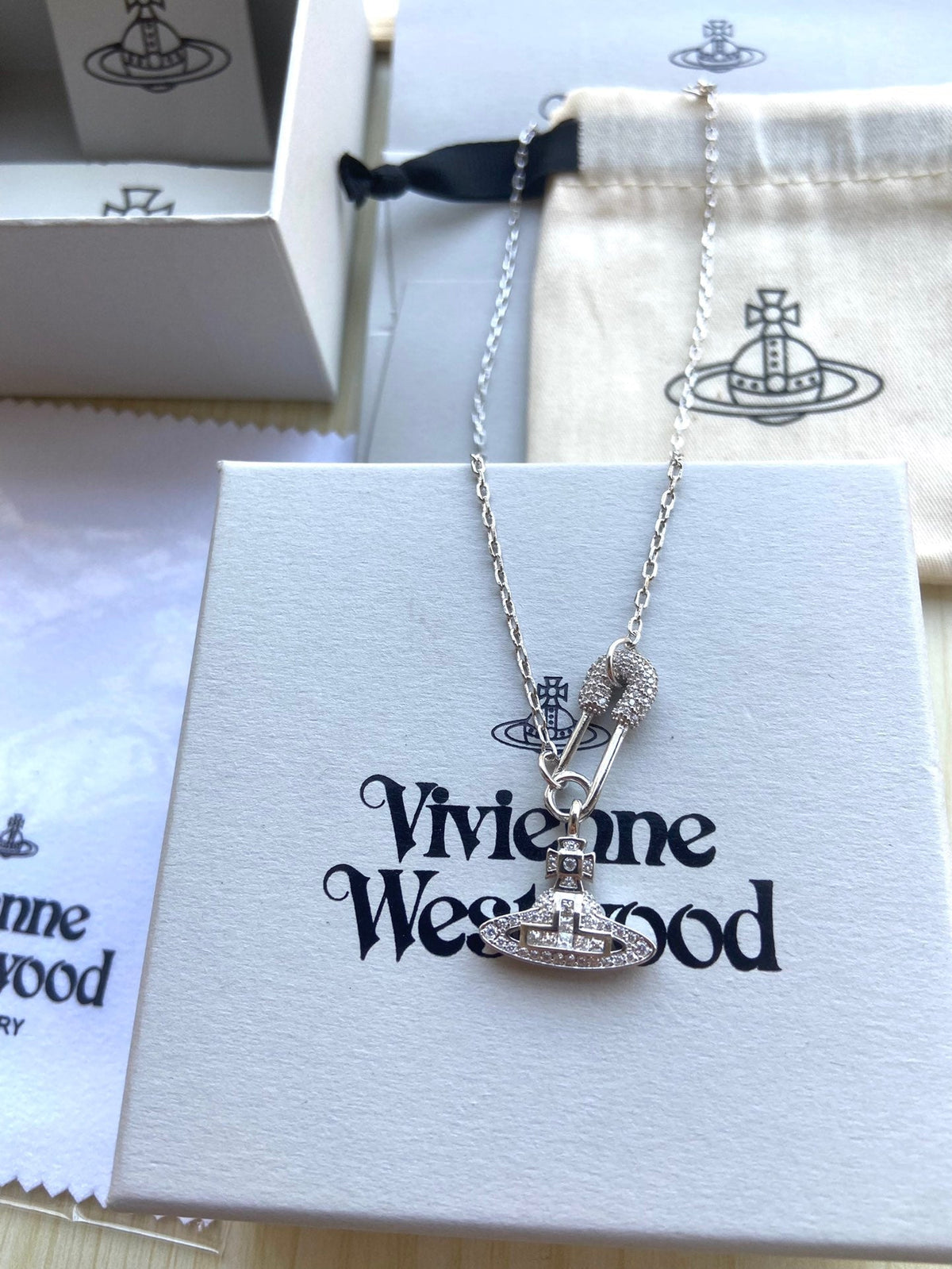 Vivienne Westwood 2026 Full-Rhinestone Pin Necklace