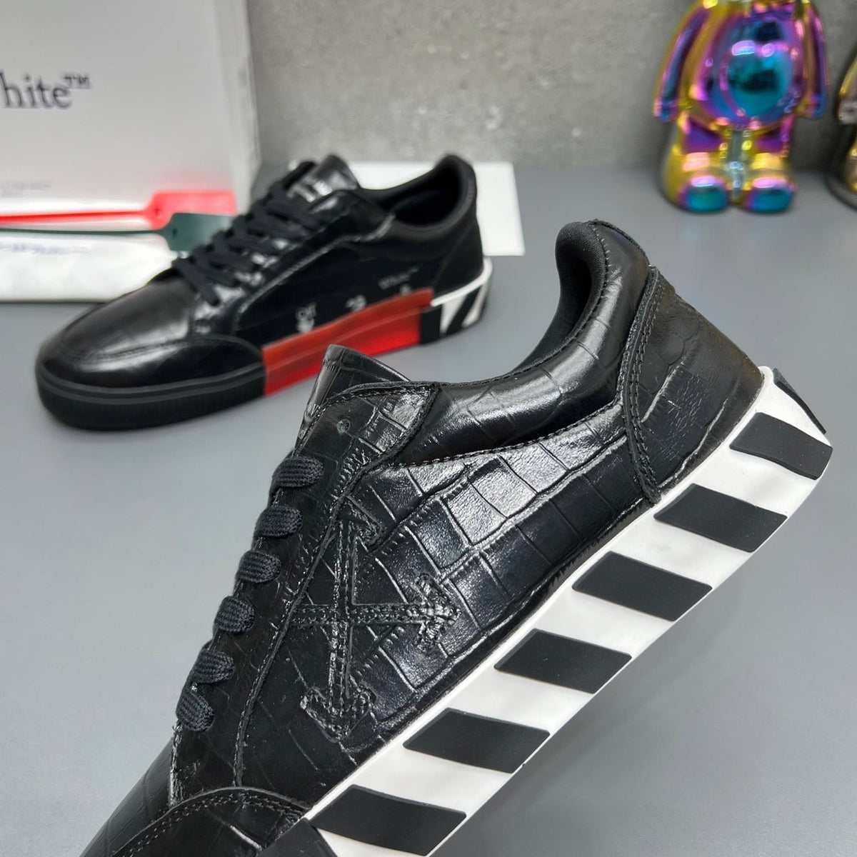 Off-White  Arrow leather sneakers#36