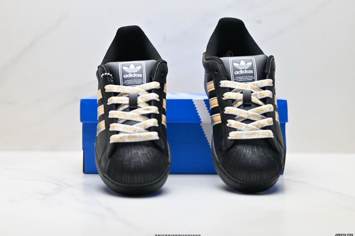 Adidas K81801450 Unisex Shell-Toe Sneakers