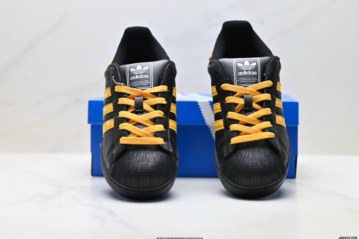 Adidas K81801450 Unisex Shell-Toe Sneakers