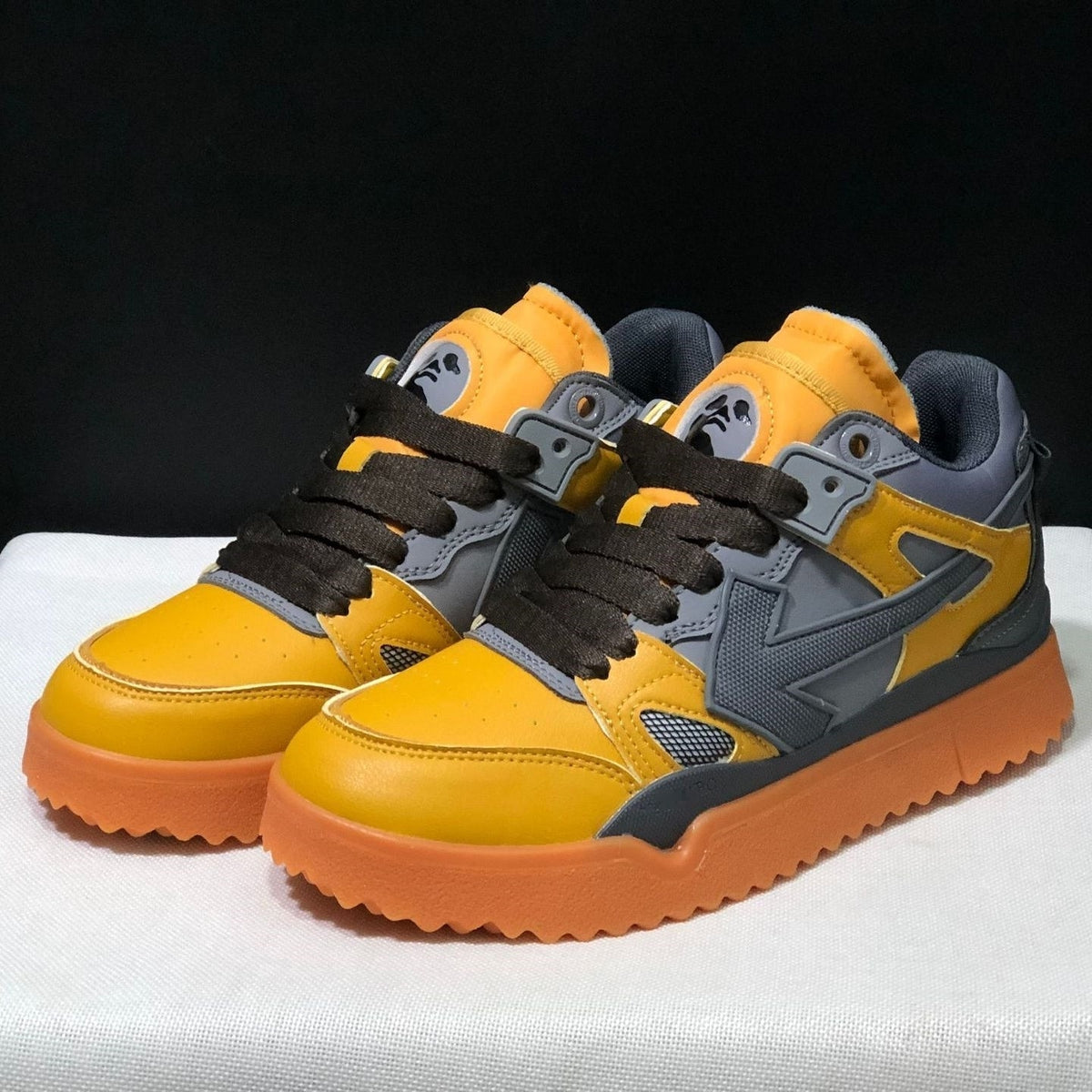 Off-White Arrow Logo Leather Sneakers #39