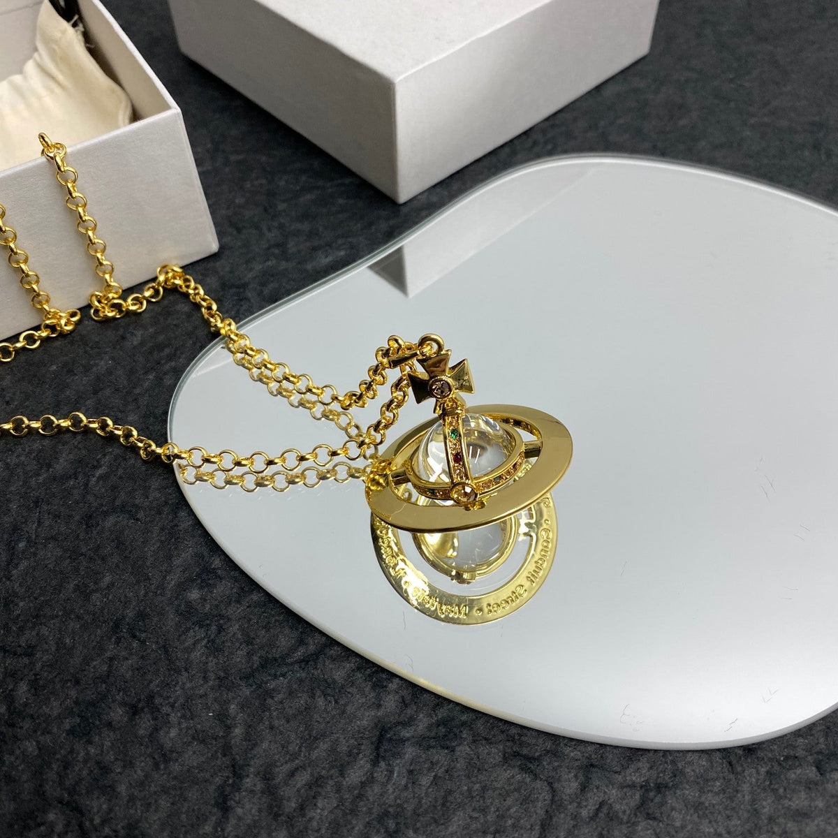 Vivienne Westwood 2026 Minimalist Planet Crystal Necklace