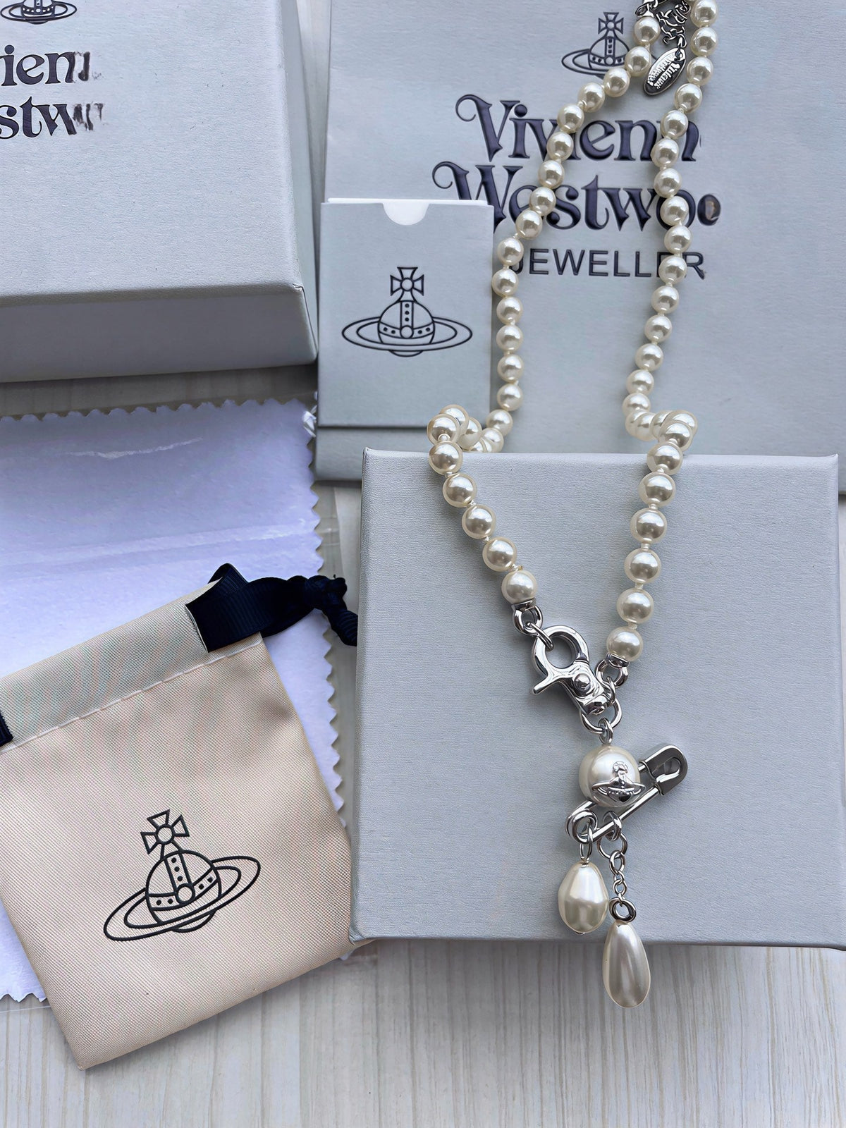 Vivienne Westwood 2026 Pin-Style Necklace