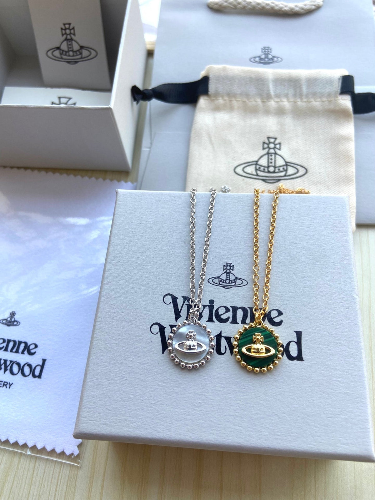 Vivienne Westwood 2026 Minimalist Shell Necklace