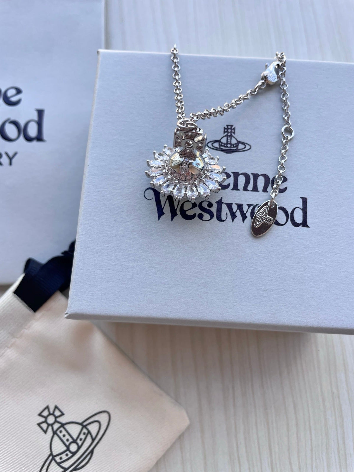 Vivienne Westwood 2026 Full-Rhinestone Collar Necklace
