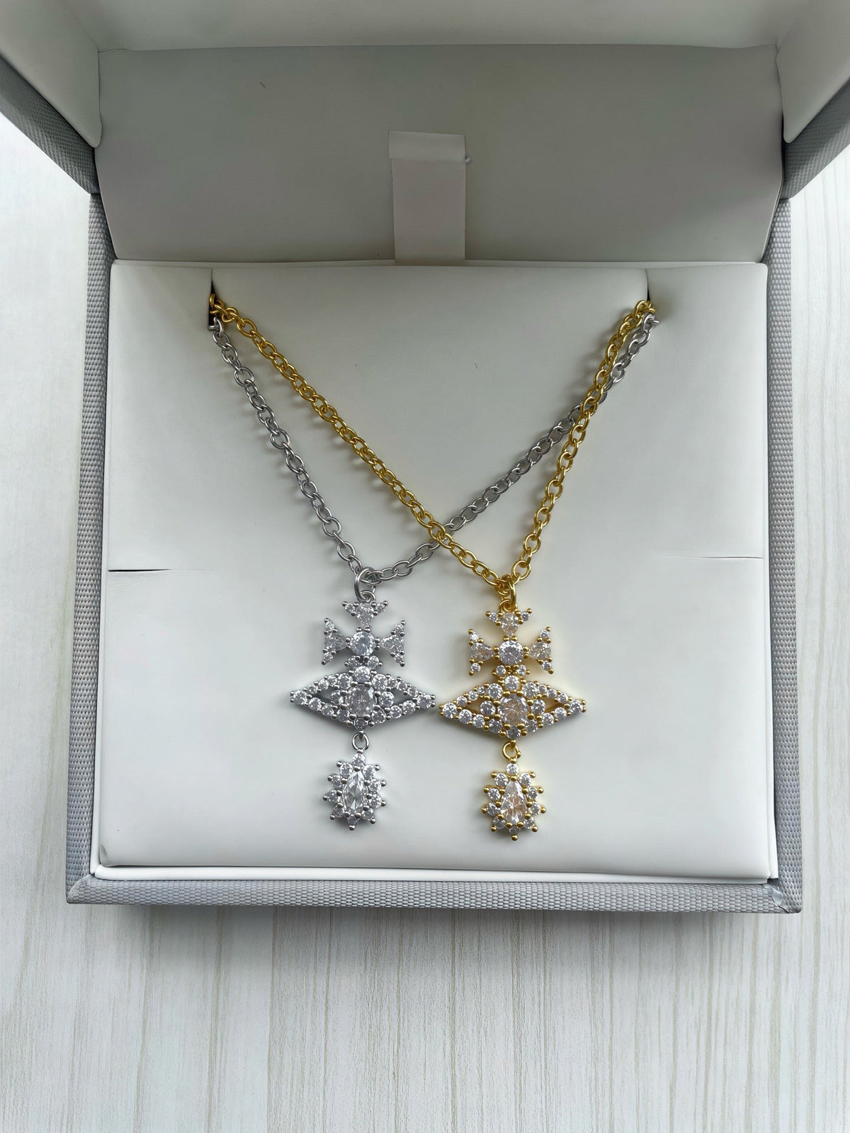 Vivienne Westwood 2026 Rhinestone Collar Necklace
