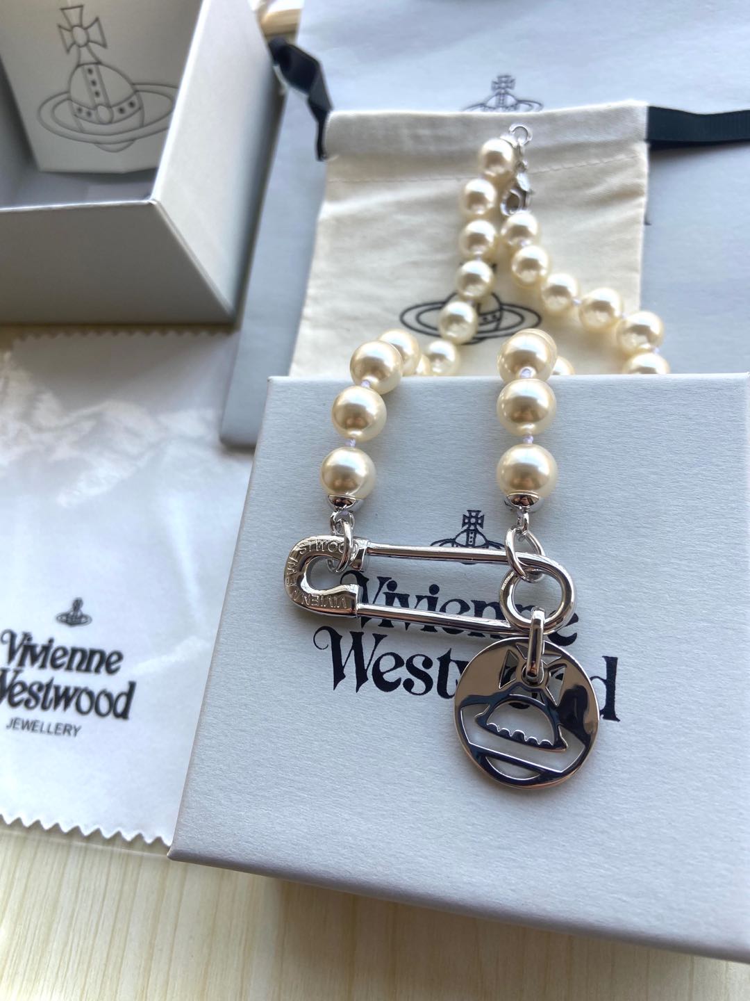 Vivienne Westwood 2026 Pearl & Pin Bracelet