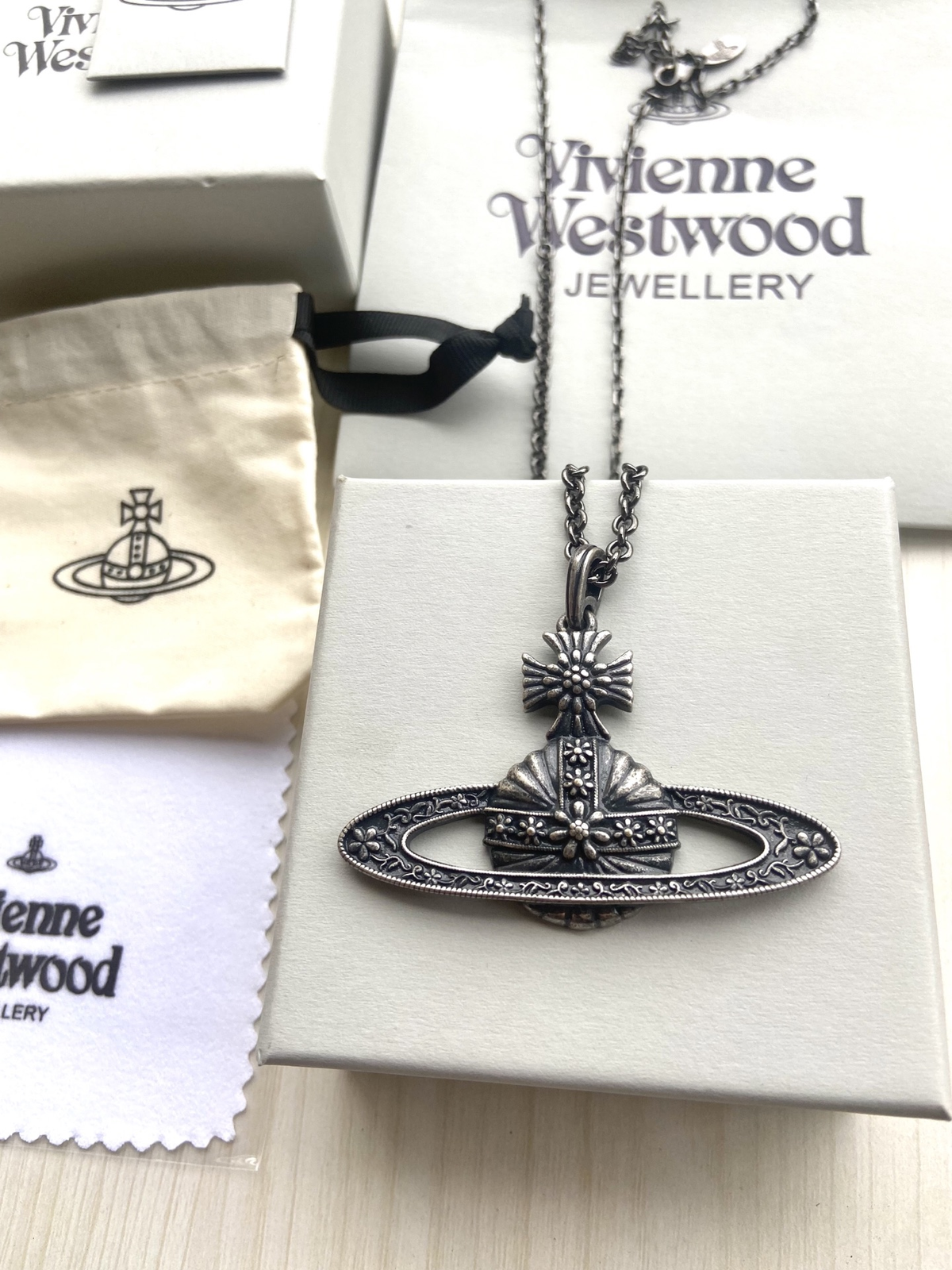Vivienne Westwood 2026 Black Engraved Saturn Necklace