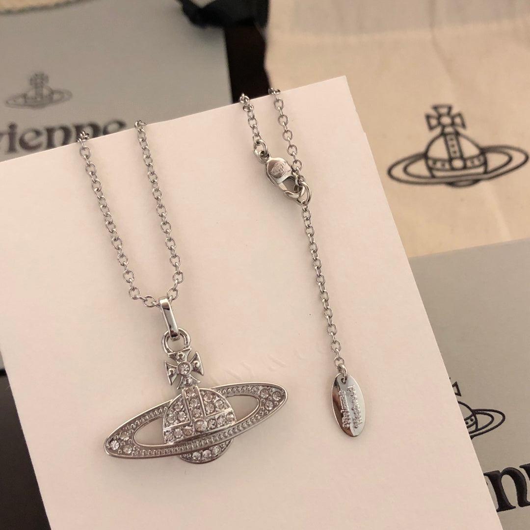 Vivienne Westwood 2026 Sparkling Clavicle Necklace