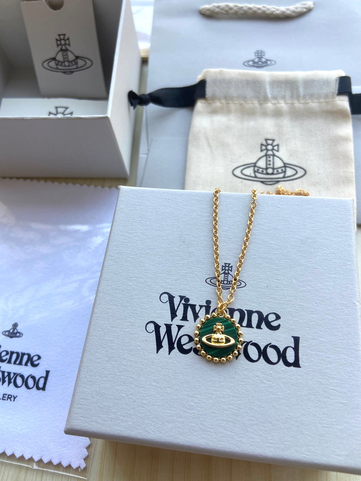 Vivienne Westwood 2026 Minimalist Shell Necklace
