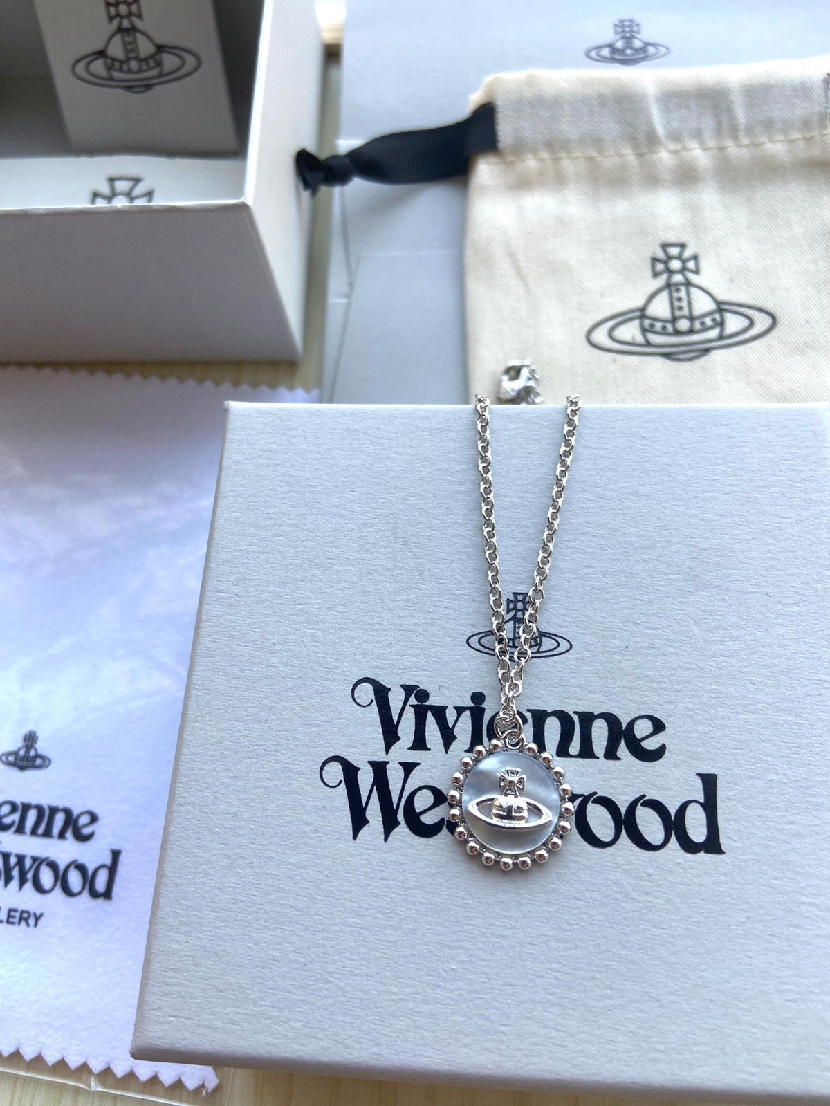 Vivienne Westwood 2026 Minimalist Shell Necklace