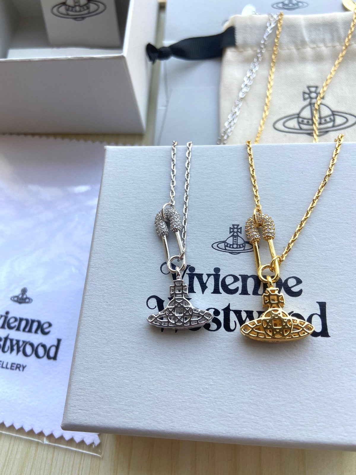 Vivienne Westwood 2026 Full-Rhinestone Pin Necklace