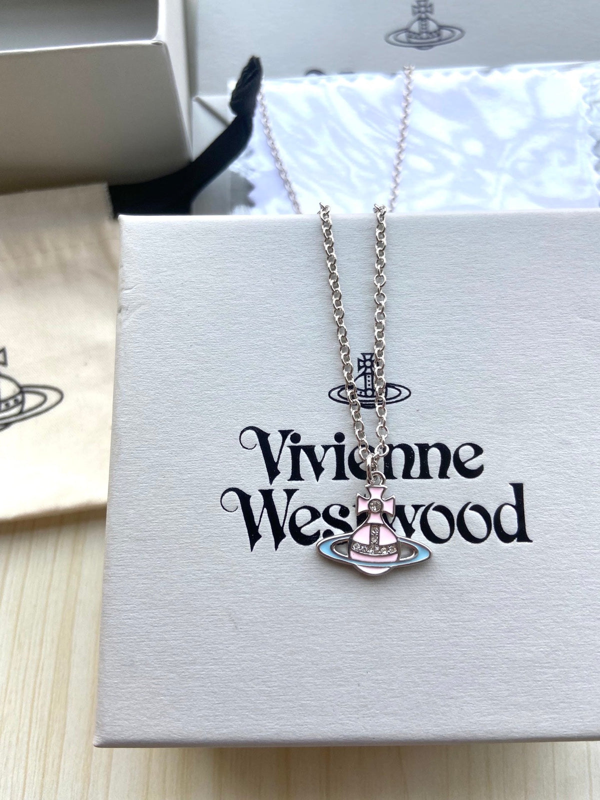 Vivienne Westwood 2026 Minimalist Planet Clavicle Necklace