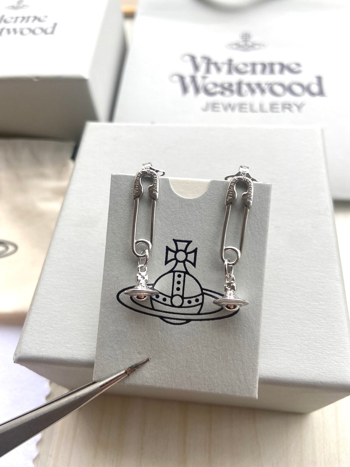 Vivienne Westwood 2026 Minimalist Safety Pin Bracelet