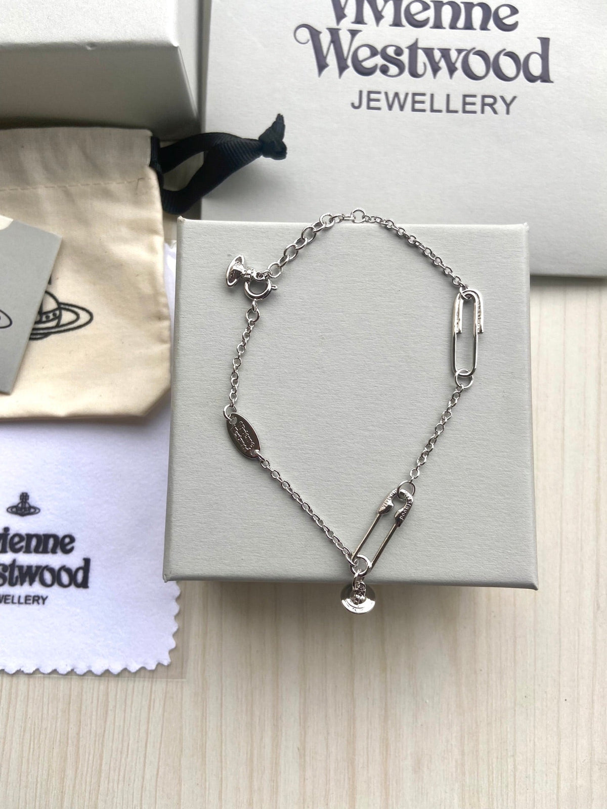 Vivienne Westwood 2026 Minimalist Safety Pin Bracelet