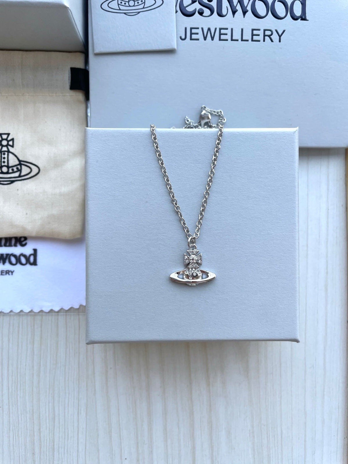 Vivienne Westwood 2026 Full-Rhinestone Collar Necklace