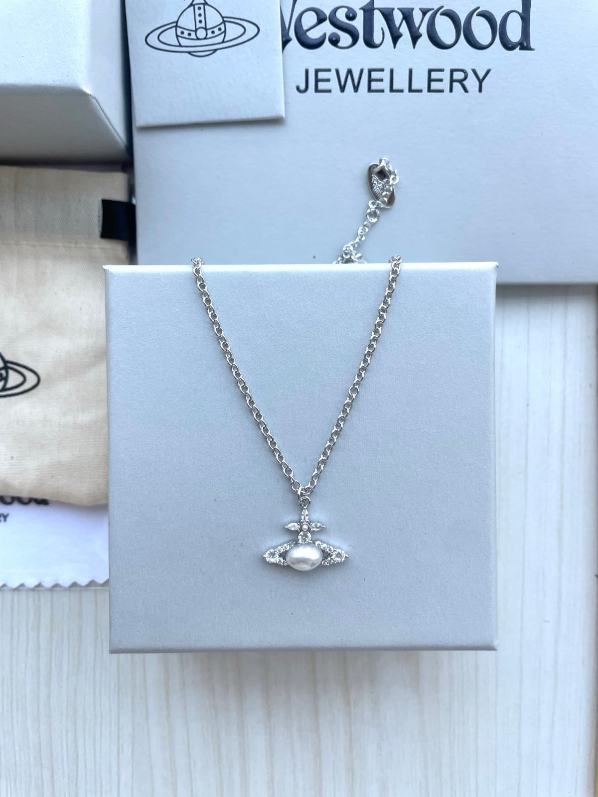 Vivienne Westwood 2026 Pearl & Rhinestone Collar Necklace