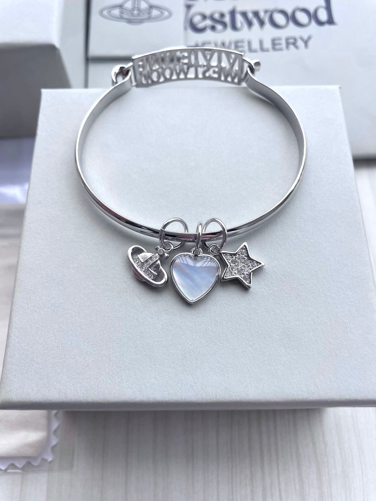 Vivienne Westwood 2026 Shell & Heart Initial Bracelet