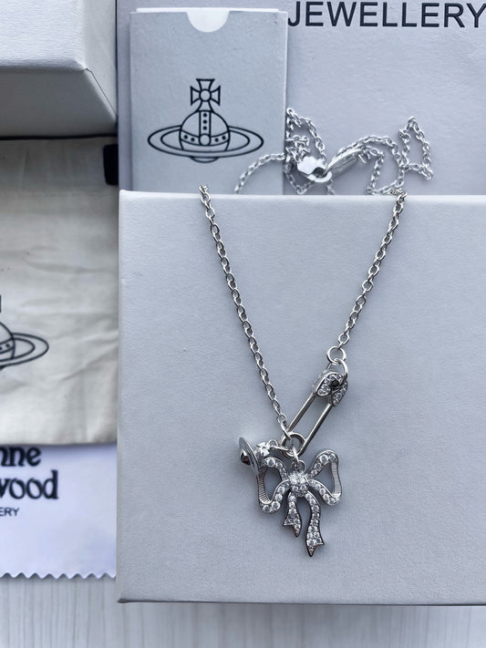 Vivienne Westwood 2026 Rhinestone Safety Pin Clavicle Chain